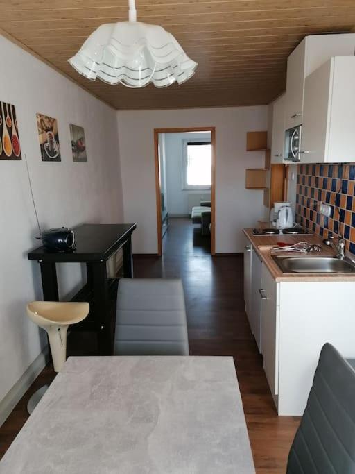 Kleine Wohnung Fuer Monteure Und Dienstreisen Τσβικάου Εξωτερικό φωτογραφία