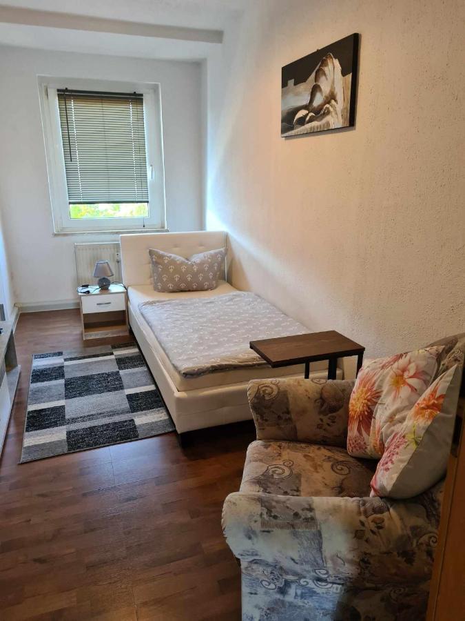 Kleine Wohnung Fuer Monteure Und Dienstreisen Τσβικάου Εξωτερικό φωτογραφία
